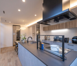 間接照明とモダンなキッチン|岡山ホームステージング